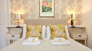 10 bedrooms, premium bedding, desk, free WiFi