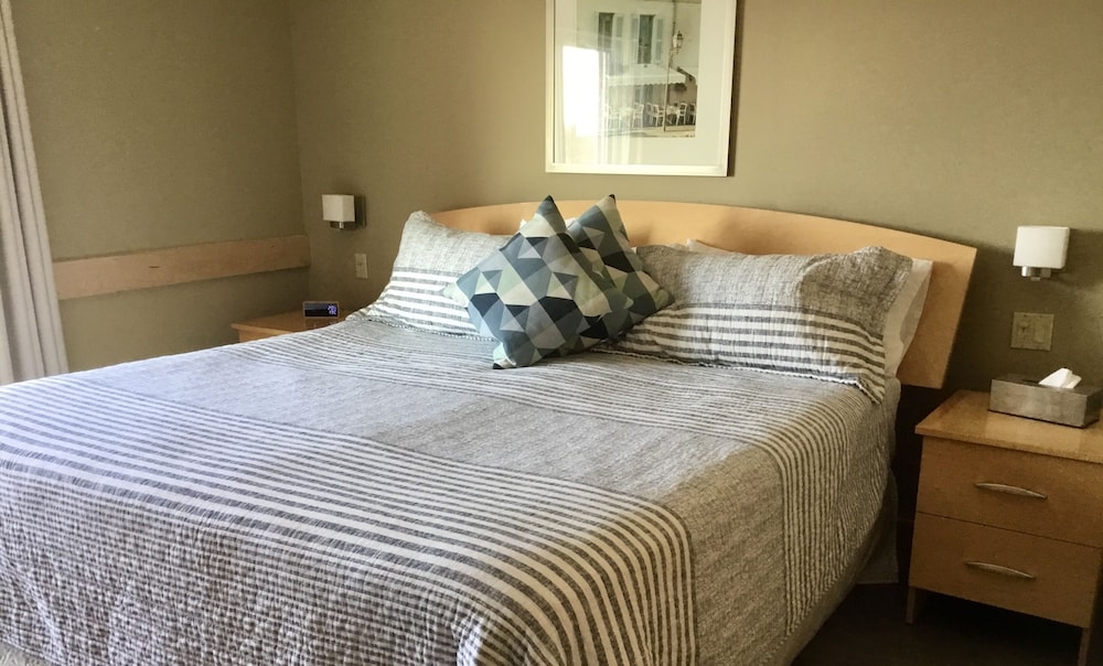 Gimli Beach Condos 1 Gimli's best location! Gimli Vrbo