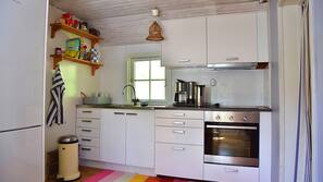 Großer Kühlschrank, Mikrowelle, Ofen, Herd