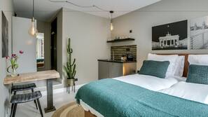 Een kluis op de kamer, een strijkplank/strijkijzer, gratis babybedden