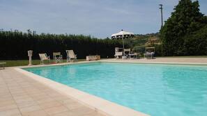 Piscina stagionale all'aperto
