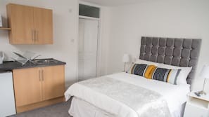 Desk, iron/ironing board, free WiFi, linens