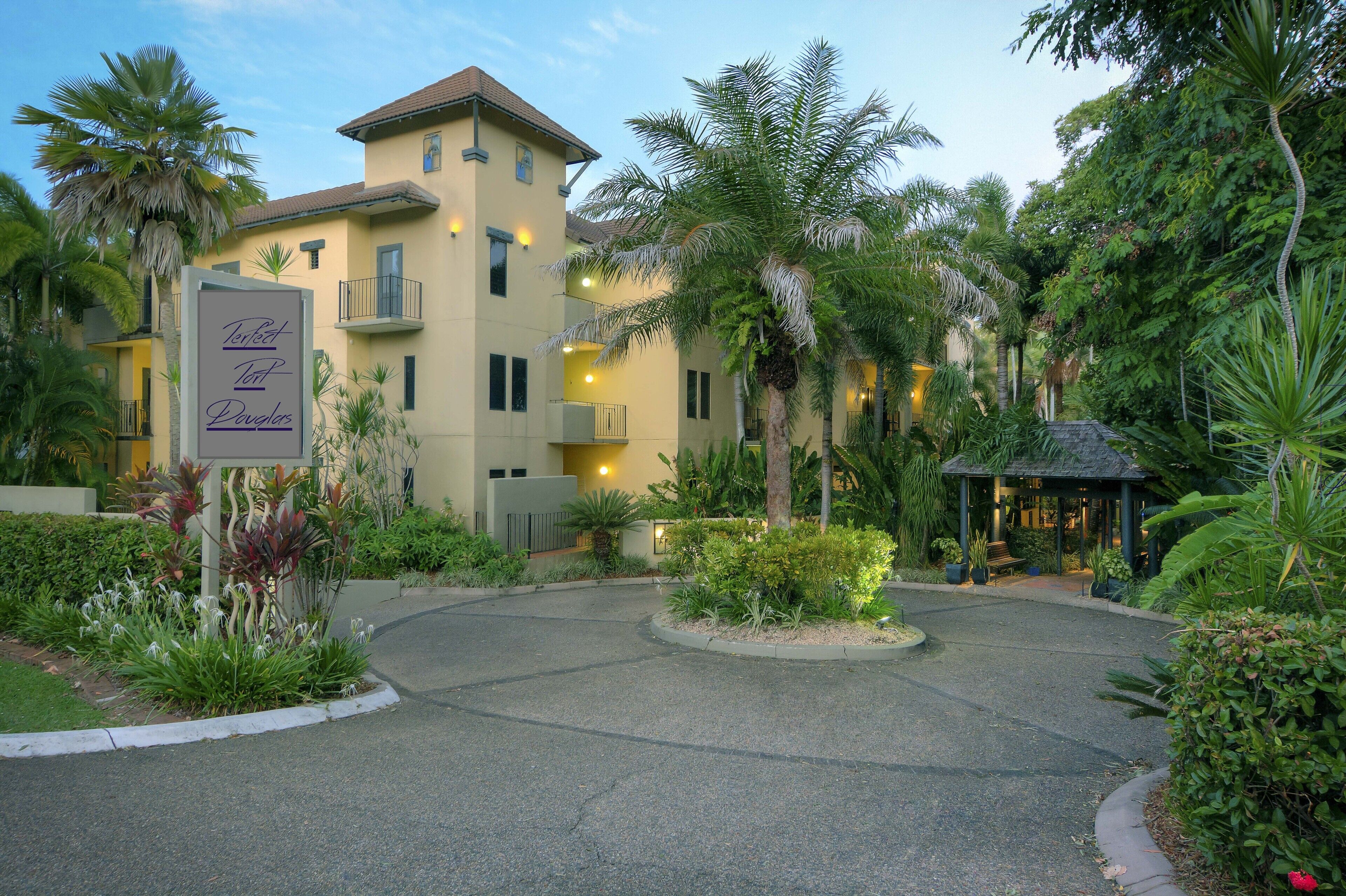 Short Walk  to Four Mile Beach and the Town Centre!