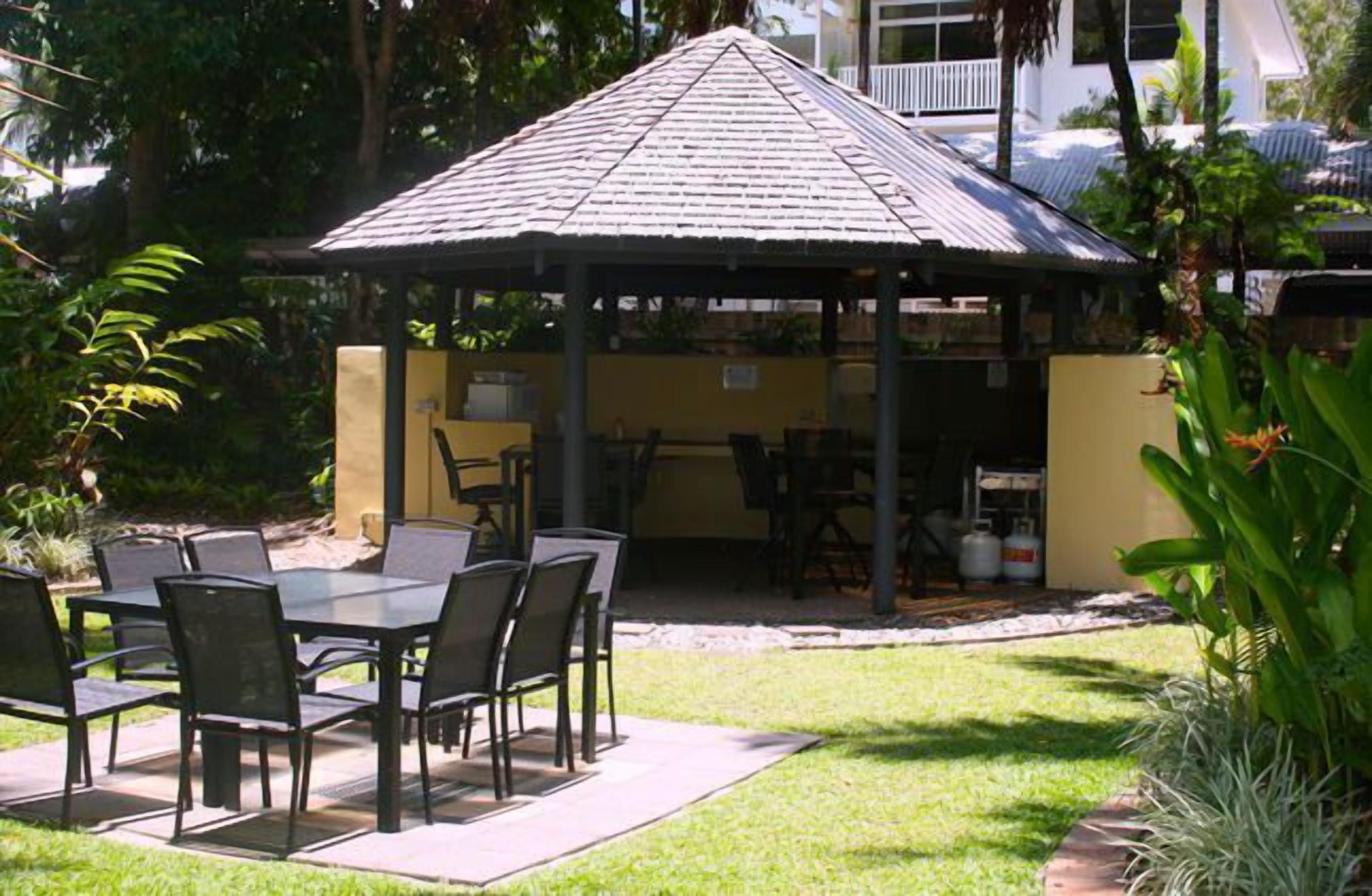 Short Walk  to Four Mile Beach and the Town Centre!