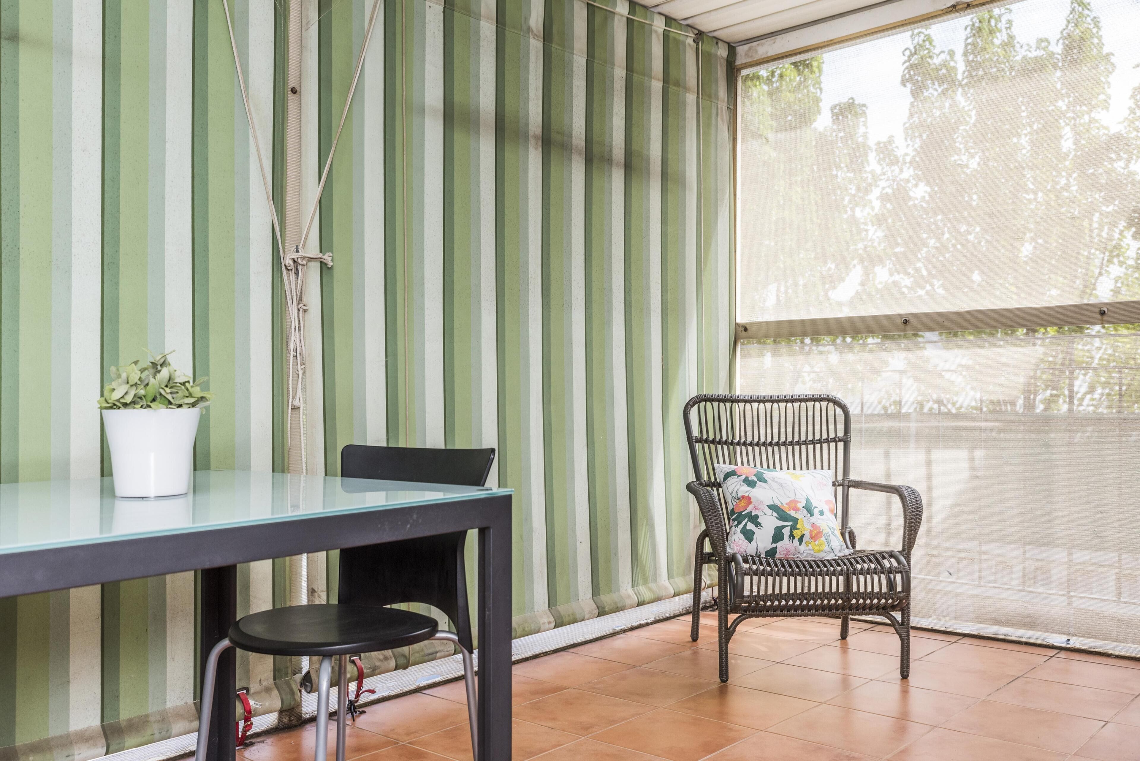 Stylish one Bedroom Apartment With Courtyard