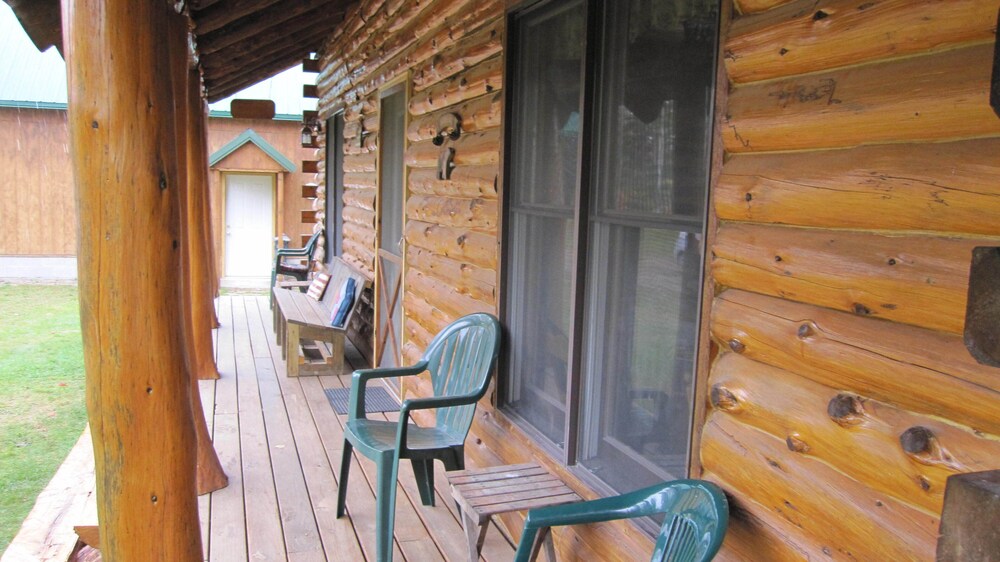 Log Cabin in private area close to Pictured Rocks! Alger County Vrbo