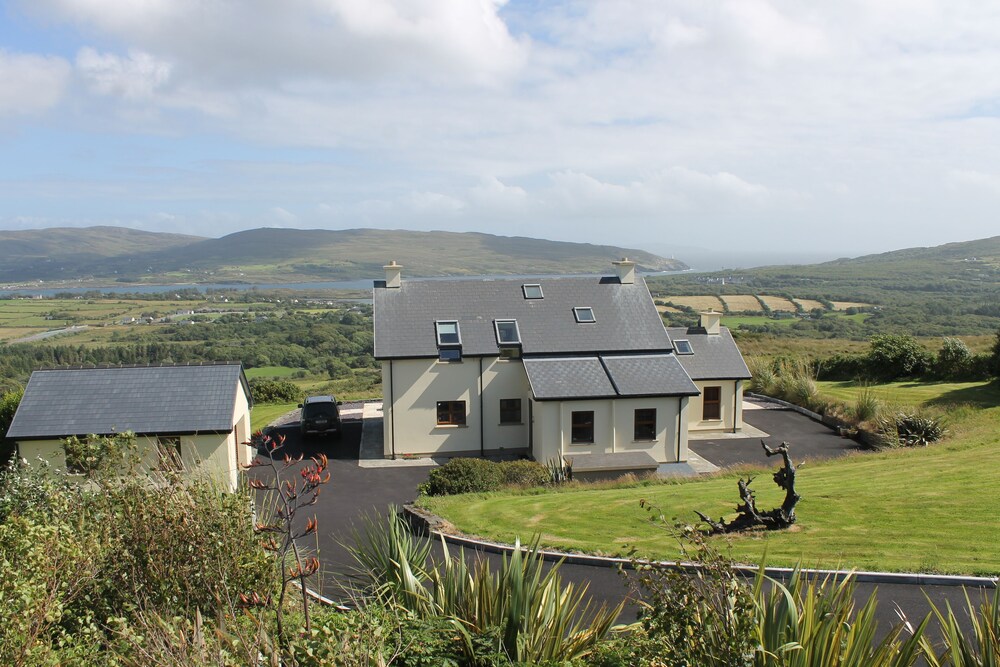 Stunning hideaway Wild Atlantic Way, Beara Peninsula, West Cork Castletownbere Vrbo