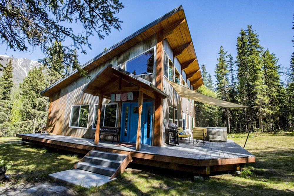 Shackleford Creek Mountain House a unique home ready for your Alaskan