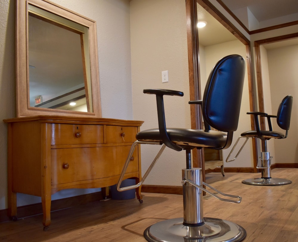 Restored farmhouse sits atop 54 acres with 360 degree views of picturesque WI. Dickeyville Vrbo