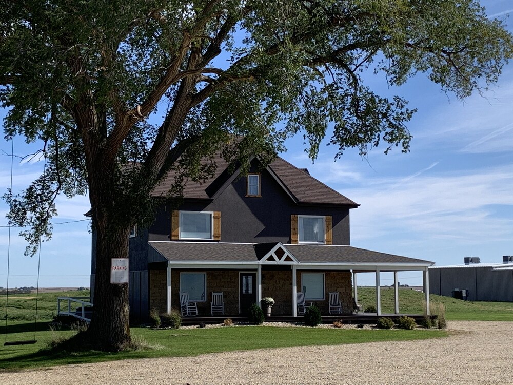 Restored farmhouse sits atop 54 acres with 360 degree views of picturesque WI. Dickeyville Vrbo