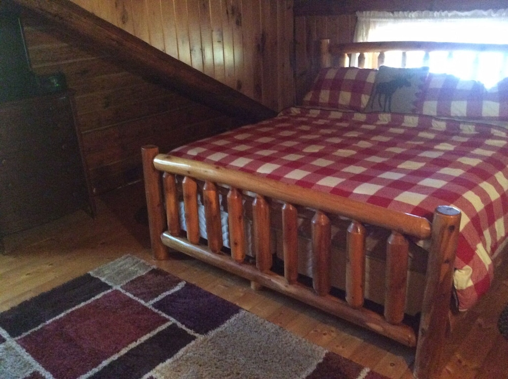 Rustic log cabin with large loft 3 total bedrooms rustic log railings