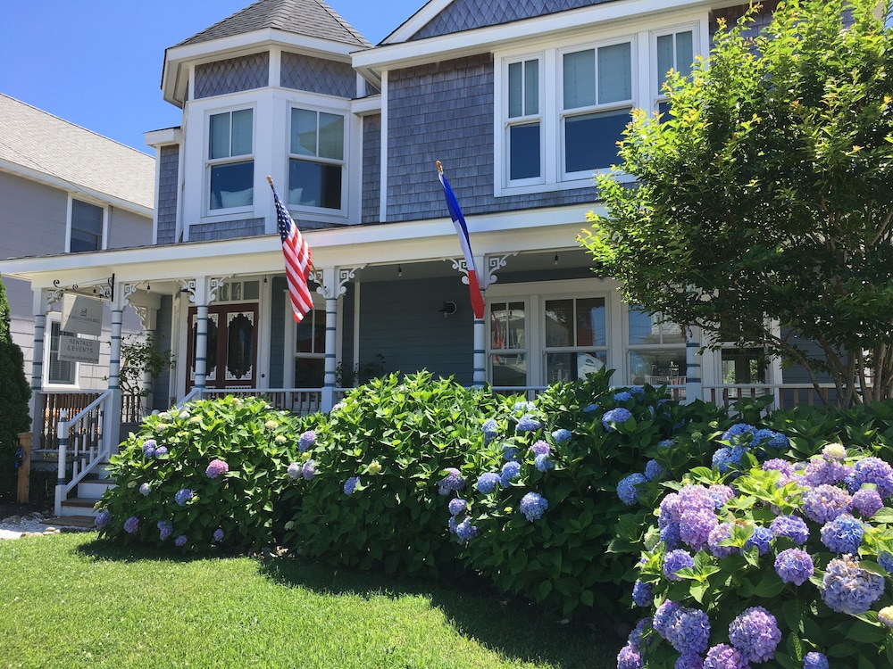 Charming Victorian Five-bedroom Sunday-Sunday Rental