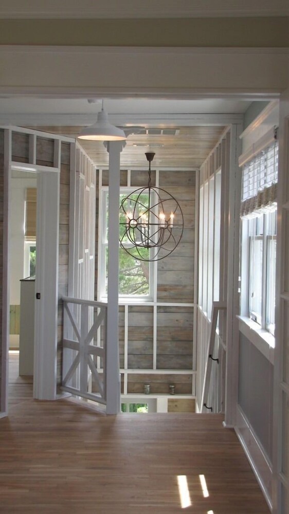 Charming Victorian Five-bedroom Sunday-Sunday Rental