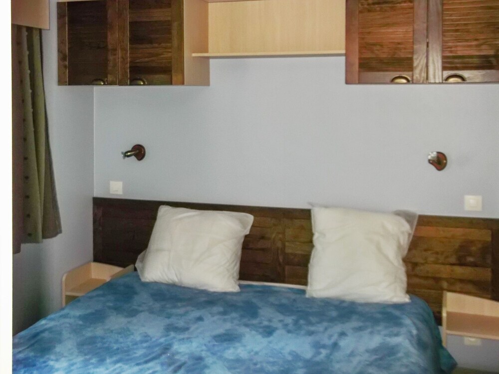 Cosy 2 Bedroom Mobile Home With A Furnished Terrace And