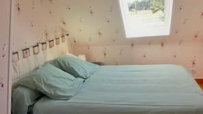 6 bedrooms, desk, iron/ironing board, free WiFi