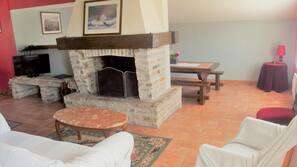 Fireplace, DVD player