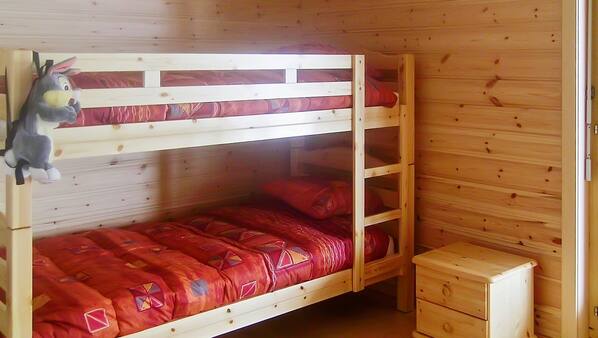3 bedrooms, iron/ironing board, free WiFi