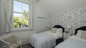 5 bedrooms, free WiFi, linens