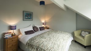 5 bedrooms, free WiFi, linens