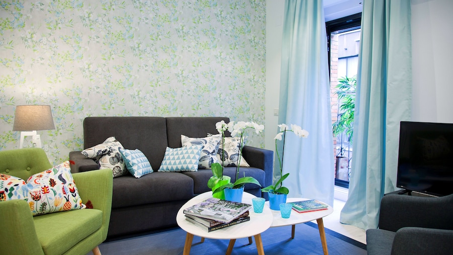 Feelathome Madrid Suites Apartments