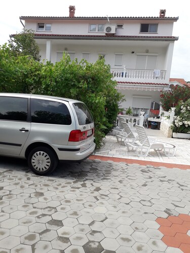 Air Conditioned Cozy Apartment Balconies In The Heart Of Rab - 