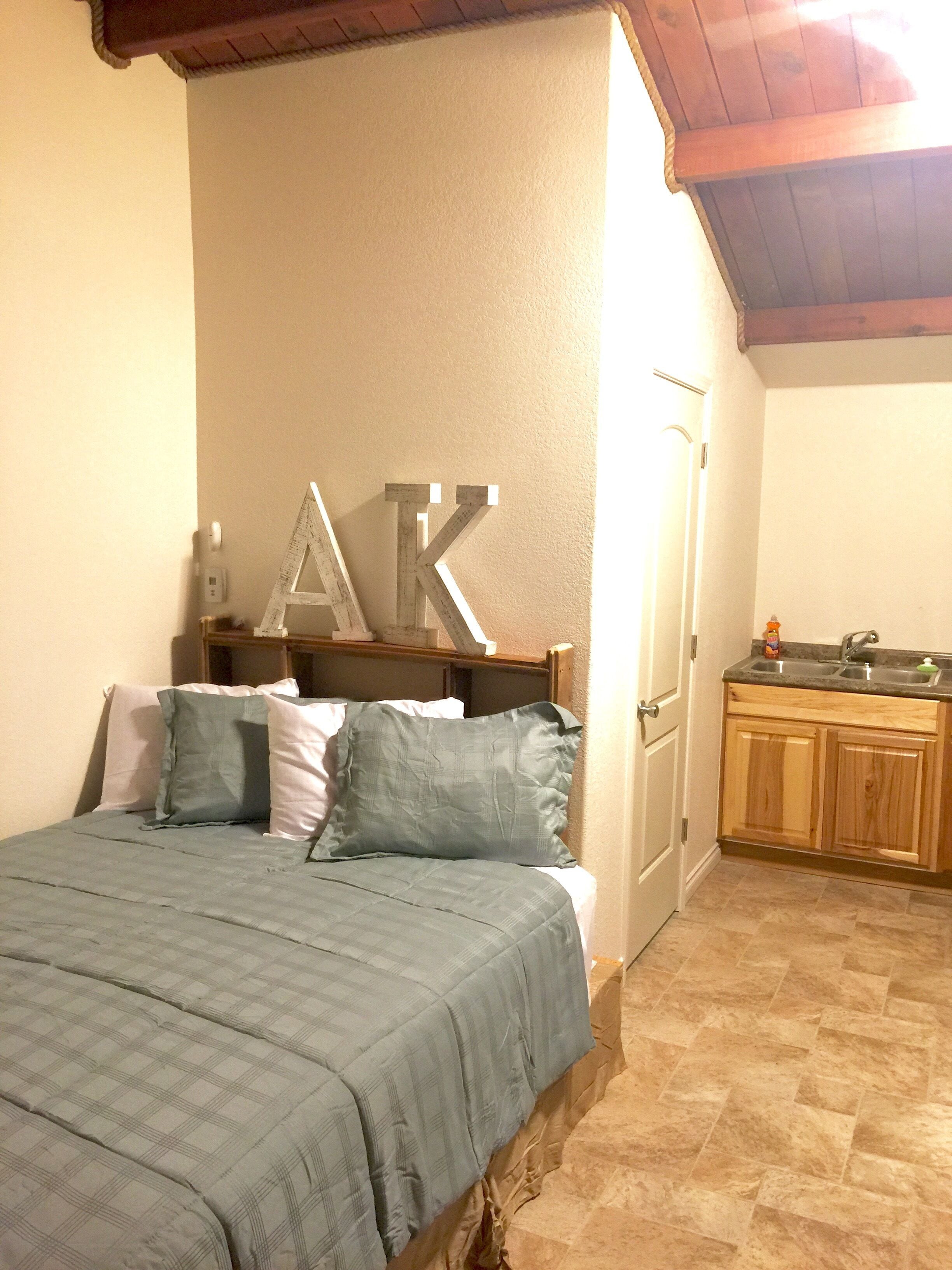 Downtown Kitchen Full Kitchen Suite! in Kenai, United States