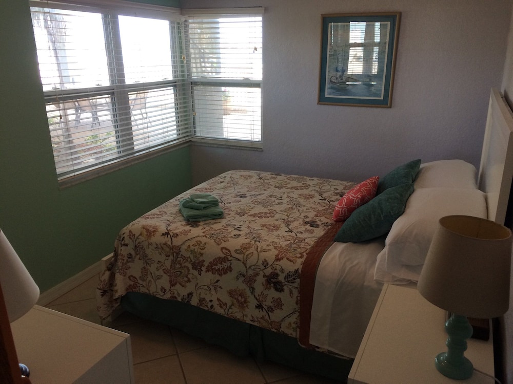 - Paradise Ln-Dolphin View - Boats*-Pets* Welcome !!