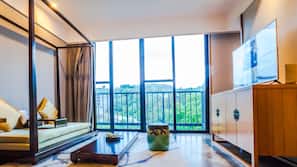In-room safe, desk, blackout curtains, free WiFi