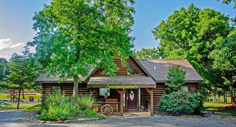 Awesome Log Cabin Overlooking Pool And Playground In Branson
