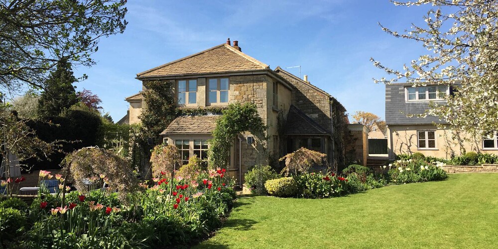 Stunning Big Cotswold Cottage Annexe Sleeps 16 In Cheltenham