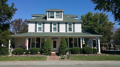 Great Place to stay Colonial Beach Plaza Bed & Breakfast near Colonial Beach