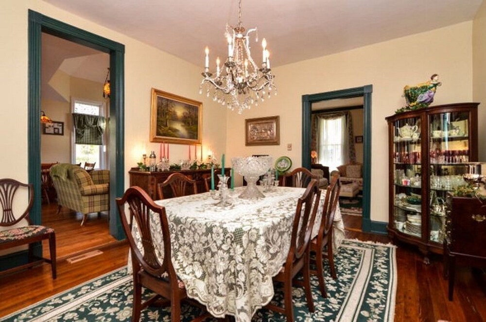 Colonial Beach Plaza Bed & Breakfast in Colonial Beach Best Rates