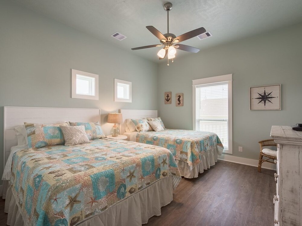 Pineapple Paradise, Short walk 2 Beach Pet & Kid friendly Port