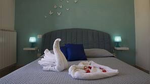 Cots/infant beds, free WiFi