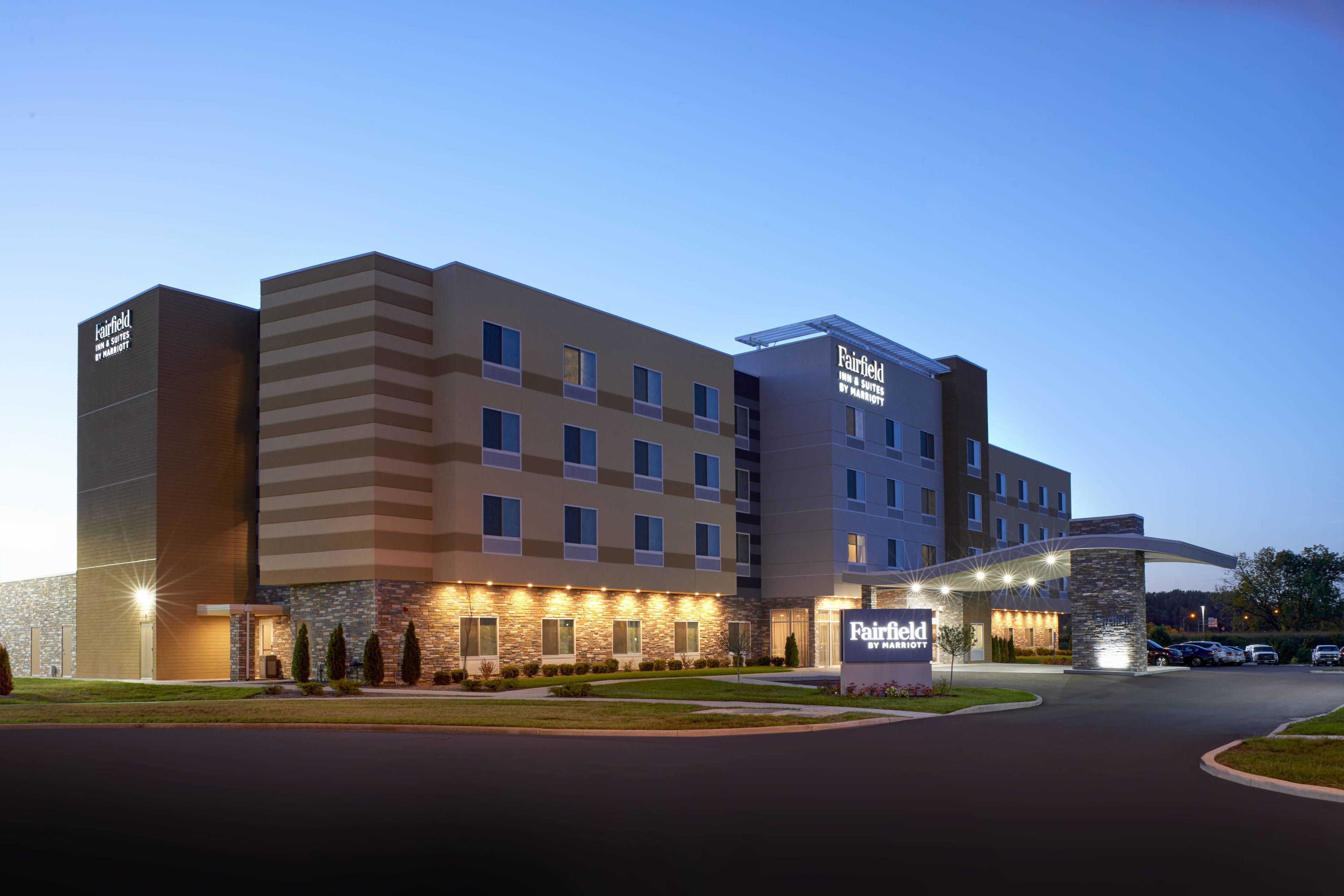 Fairfield Inn Suites By Marriott Columbus In In Columbus In Expedia