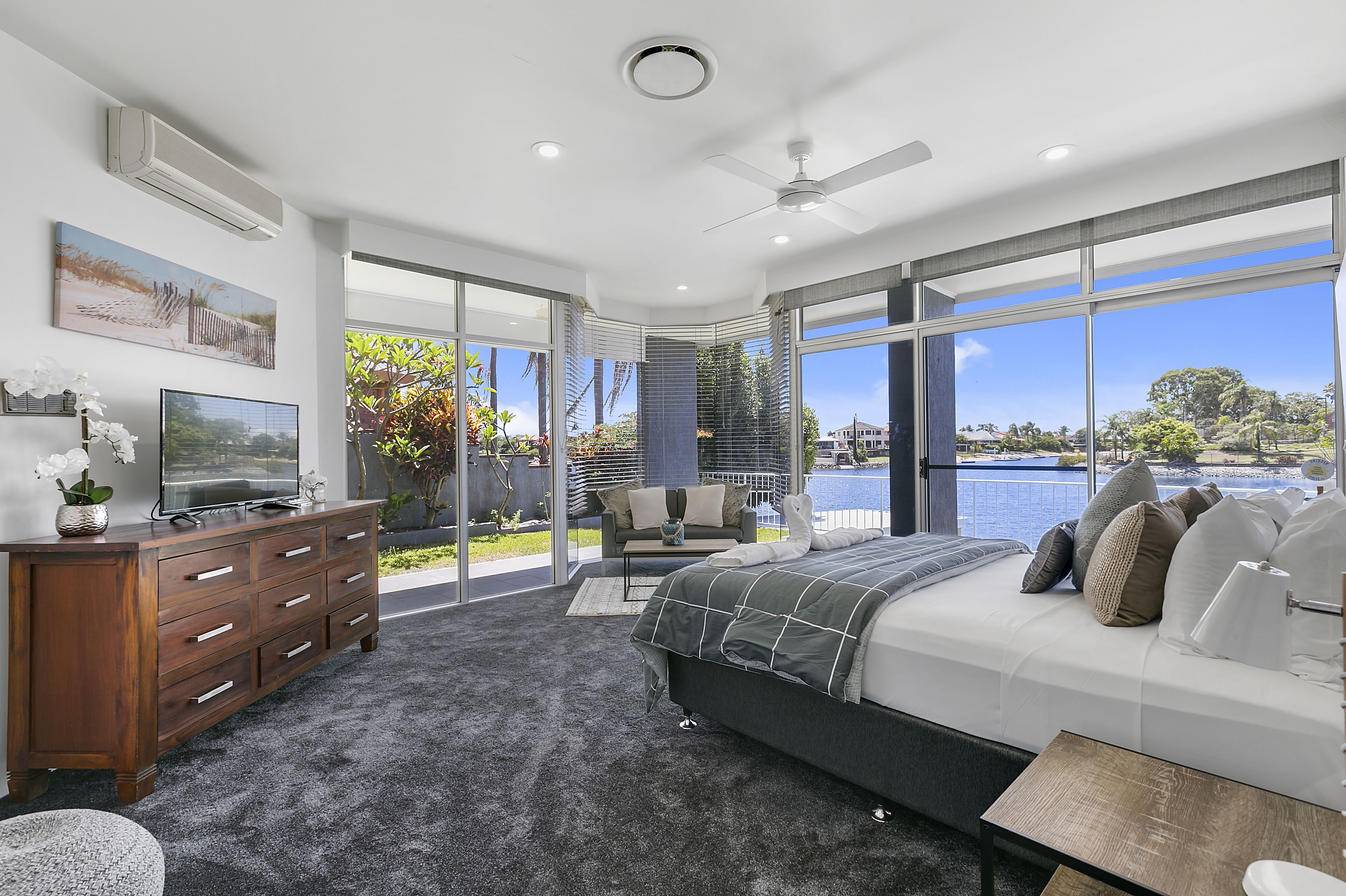 Havana Blue - Large 4 Bedroom Home