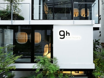 nine hours Akasaka