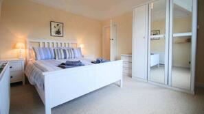 4 bedrooms, iron/ironing board, free WiFi