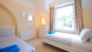 4 bedrooms, iron/ironing board, free WiFi