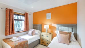 2 bedrooms, iron/ironing board, free WiFi, linens