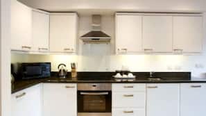 Fridge, microwave, oven, hob