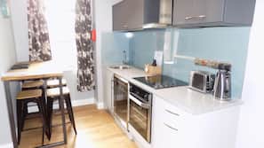 Oven, stovetop, electric kettle, toaster