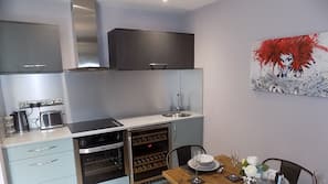 Oven, stovetop, electric kettle, toaster