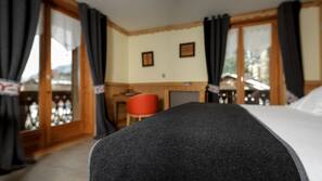 Premium bedding, in-room safe, individually decorated