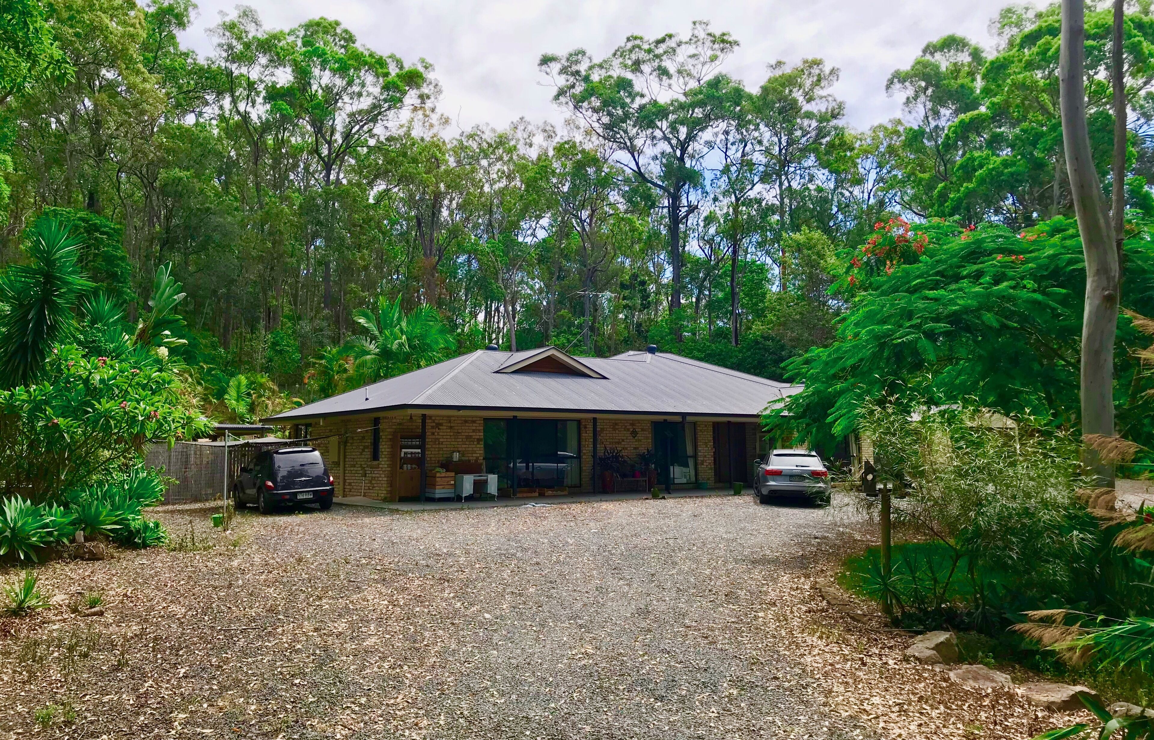 Forest Setting, Pool, Cabana, Large Bath, Netflix/foxtel/wifi, King Size Bed
