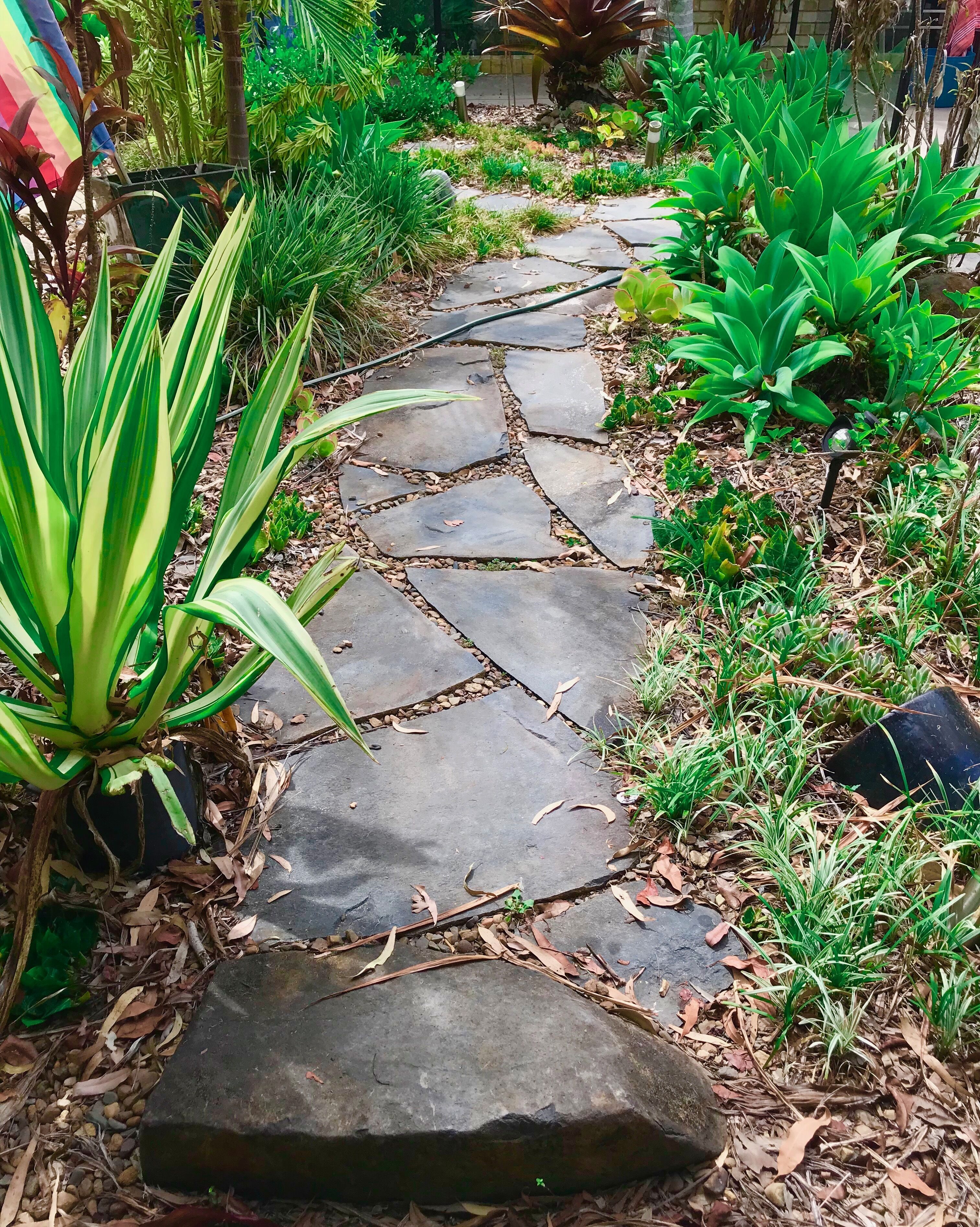 Forest Setting, Pool, Cabana, Large Bath, Netflix/foxtel/wifi, King Size Bed