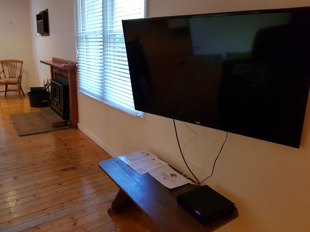 Homely Lakeside Getaway Pet Friendly 20 OFF Deals & Reviews