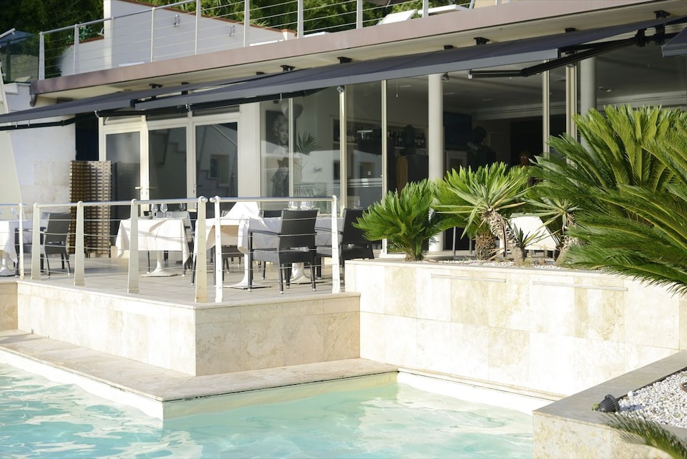La Villa Resort