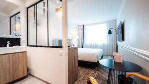 Premium bedding, in-room safe, individually decorated