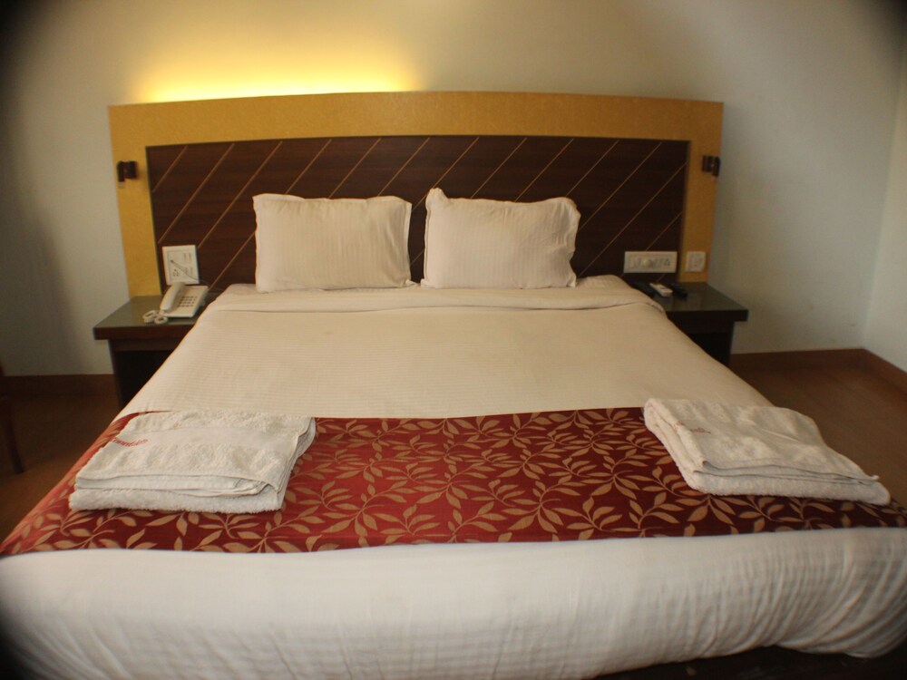 Oyo 7454 Hotel Ronaldos In Baga Hotel Rates Reviews On